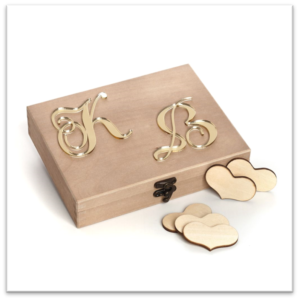 Ευχολόγιο Ξύλινο Κουτί με 90 Καρδίες Ξύλινες με Πλεξ. Μονογράμματα
