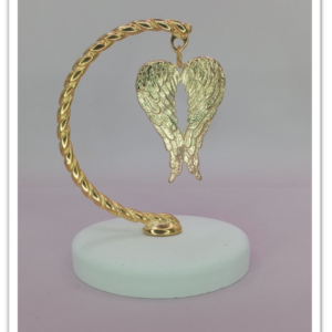 Ημικύκλιο με φτερά αγγέλου σε βότσαλο