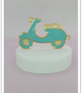 Βέσπα σε βότσαλο