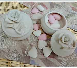 Κουτί πορσελάνινο στρογγυλό άσπρο DL4661